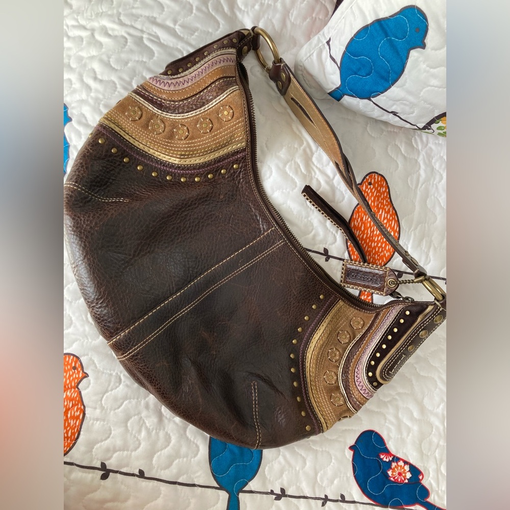 3 day only sale - Vintage. Excellent. COACH Dylan Boho Hobo. Distressed leather